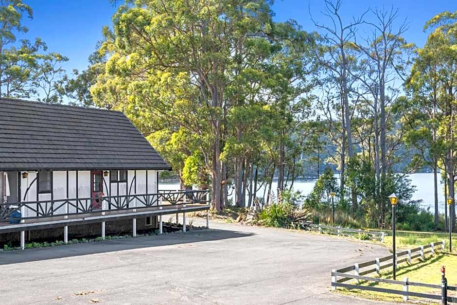 The Fox and Hounds Historic Hotel