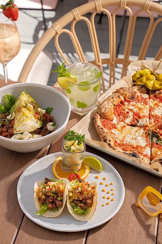 Lighthouse Hotel - Key West Historic Inns