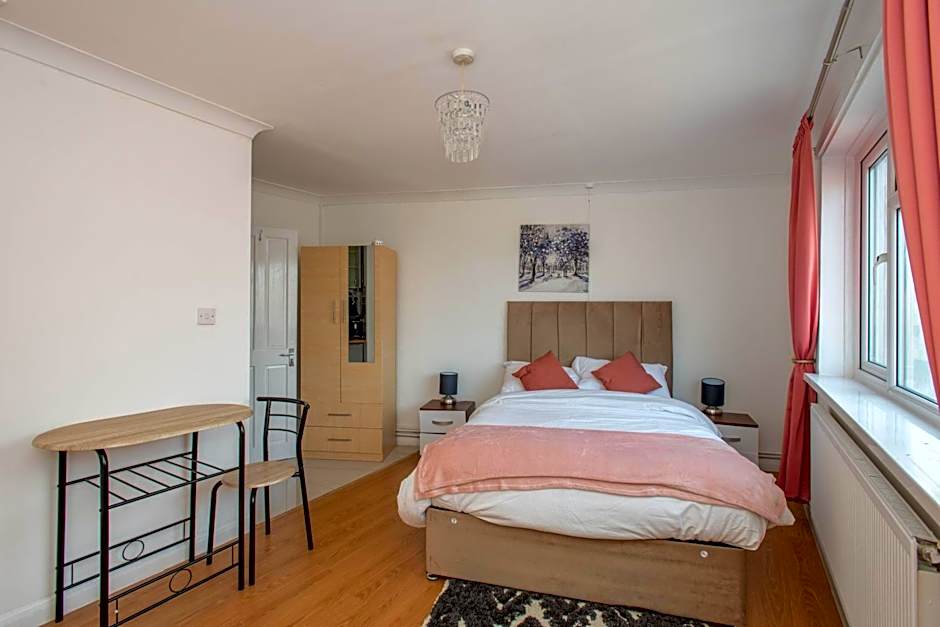 Modern Studio Apartments in Bromley, Greater London near Tesco and Sundridge Park Station