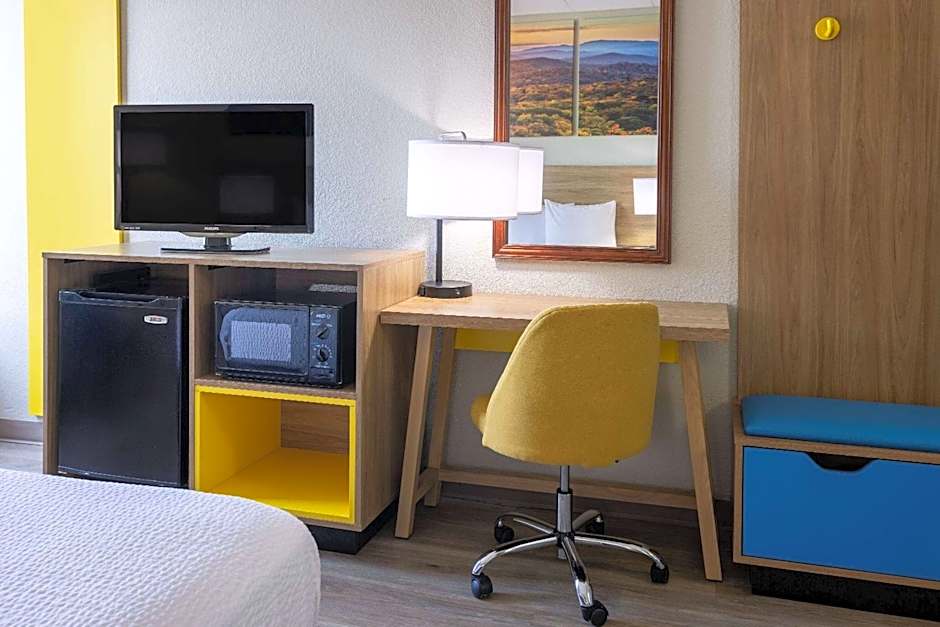 Days Inn by Wyndham Winchester