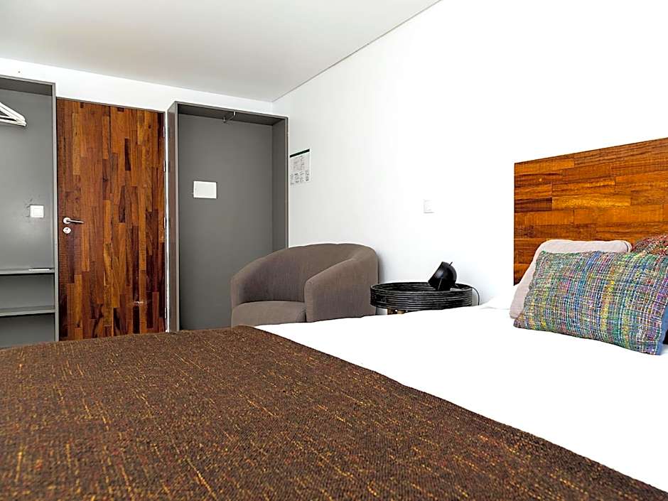 Santa Bica Eat Drink & Sleep