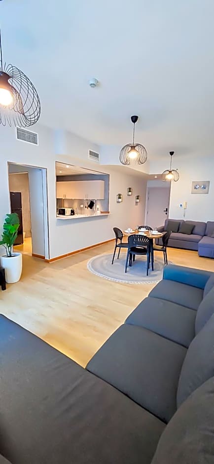 Spacious Apartment Marina View