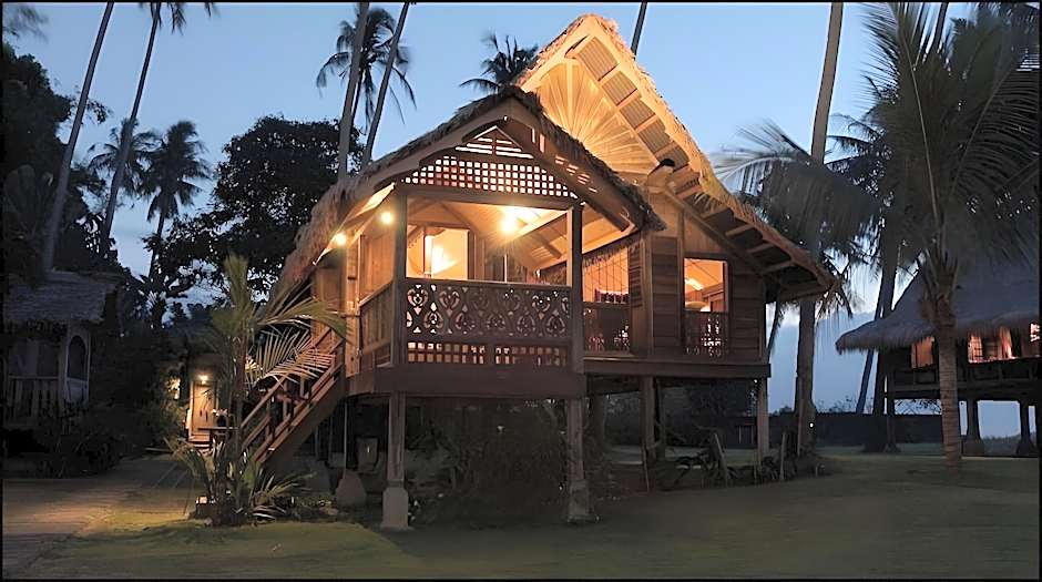 Bon Ton Antique Wooden Villas