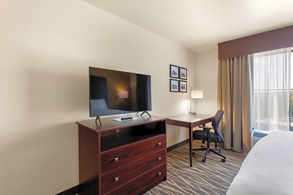 Cobblestone Hotel & Suites - De Pere