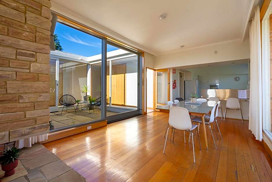 Riverfront Motel & Villas