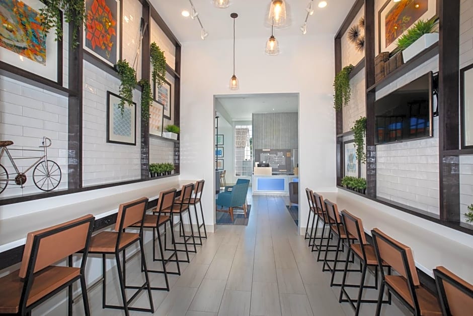 Holiday Inn Express Monterey - Cannery Row By IHG