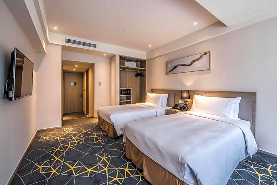 Q-Box Hotel Shanghai Sanjiagang -Offer Pudong International Airport and Disney shuttle