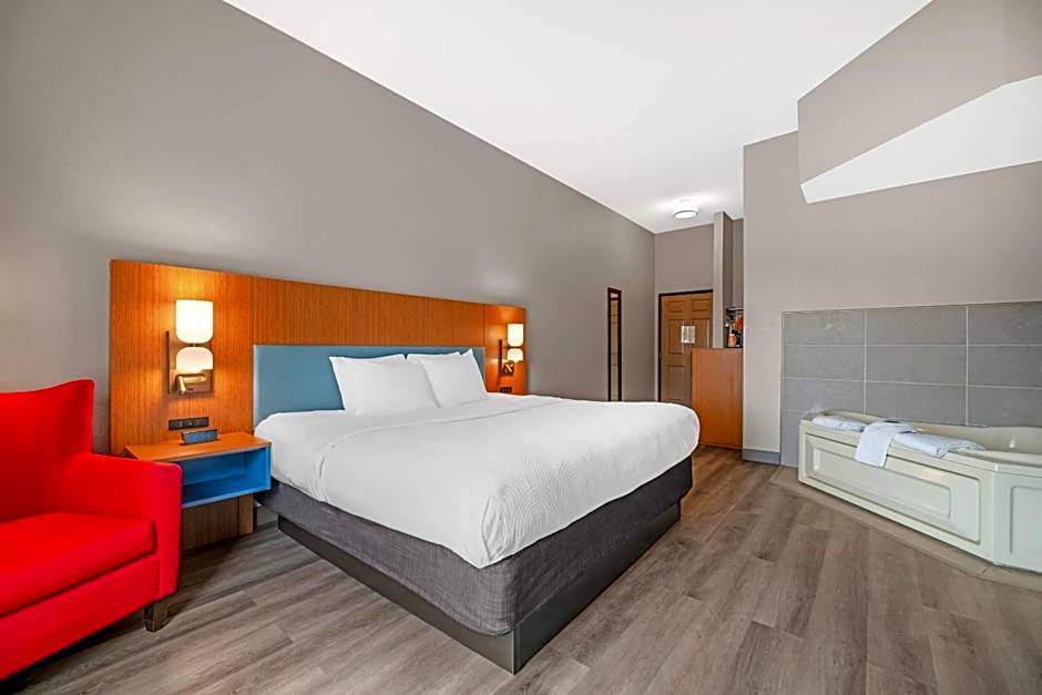 Country Inn & Suites by Radisson, West Bend, WI