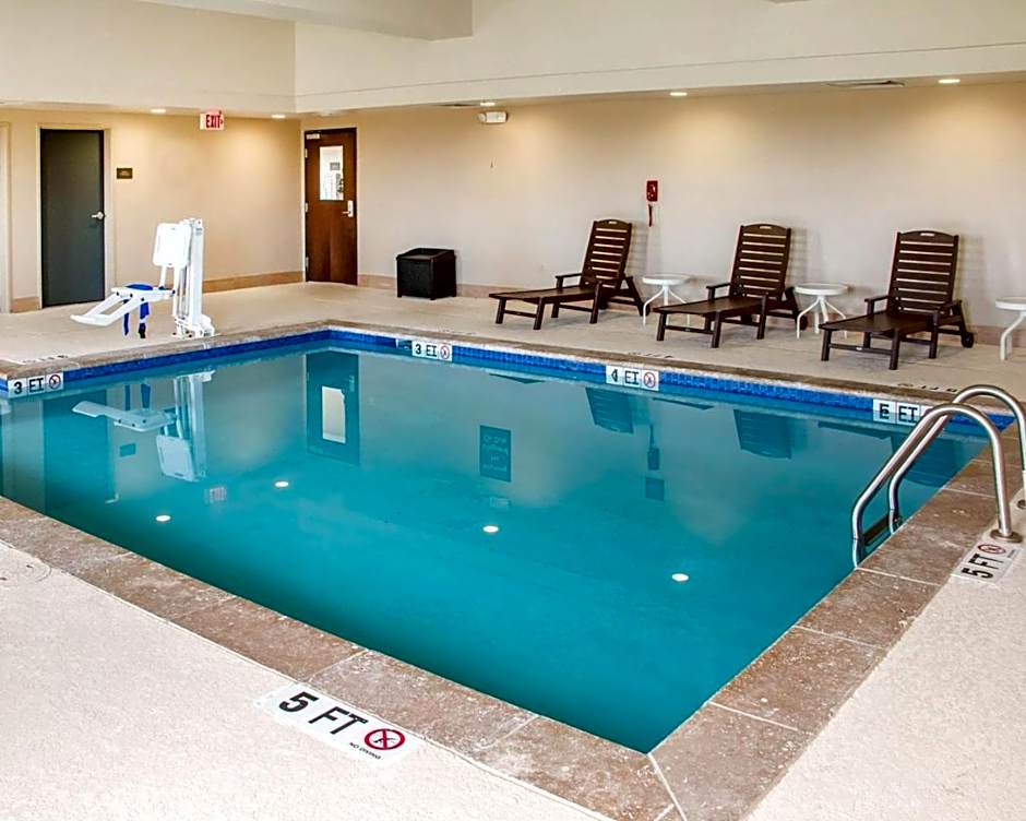 Comfort Inn & Suites San Marcos near Outlet Mall