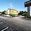 HomeTowne Studios by Red Roof St. Louis - Airport/ N Lindbergh