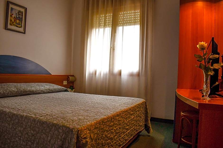 Photo 1 of 4 of Double Room