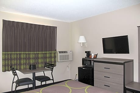 1 Queen Bed First Floor Accessible Room Non-Smoking