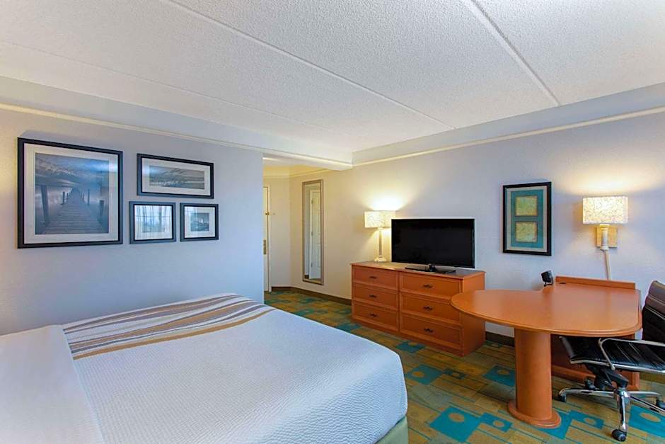La Quinta Inn & Suites by Wyndham Jacksonville Butler Blvd