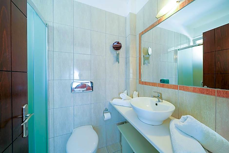 Hotel Emerald and Suites