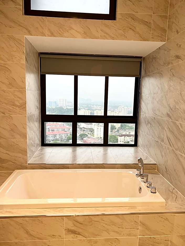 Imperio Residences Private Bathtub or Jacuzzi by Nestcove