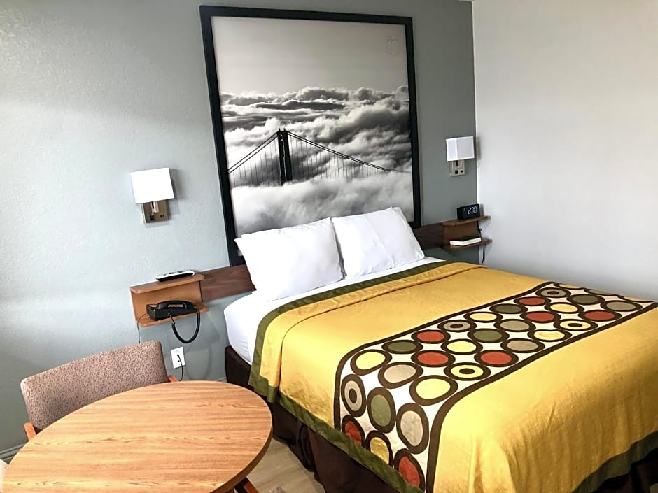 Super 8 by Wyndham Fort Bragg