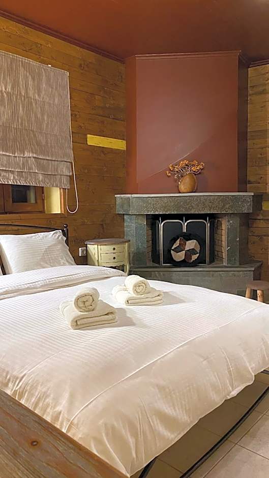 Ikojenia Traditional Lodge