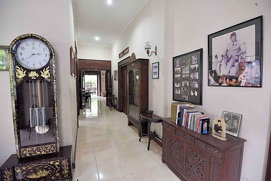 Ndalem Maharani Guest House