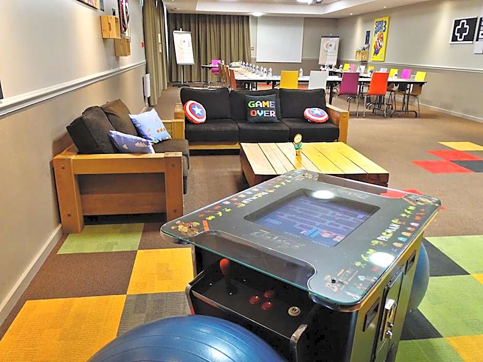 CAMPANILE VAL DE France