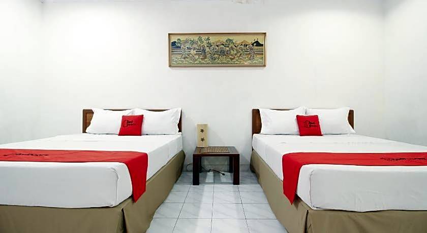 RedDoorz Plus near Alun Alun Selatan 2