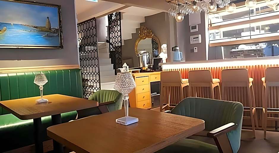 Aleksandr Pera Hotel