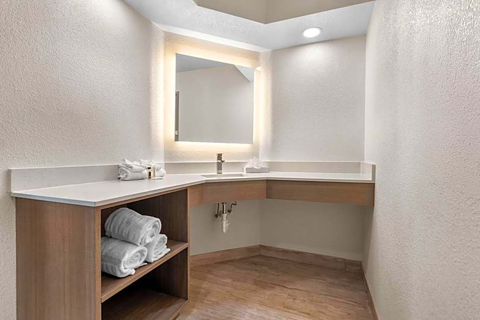 Baymont by Wyndham Arlington At Six Flags Dr