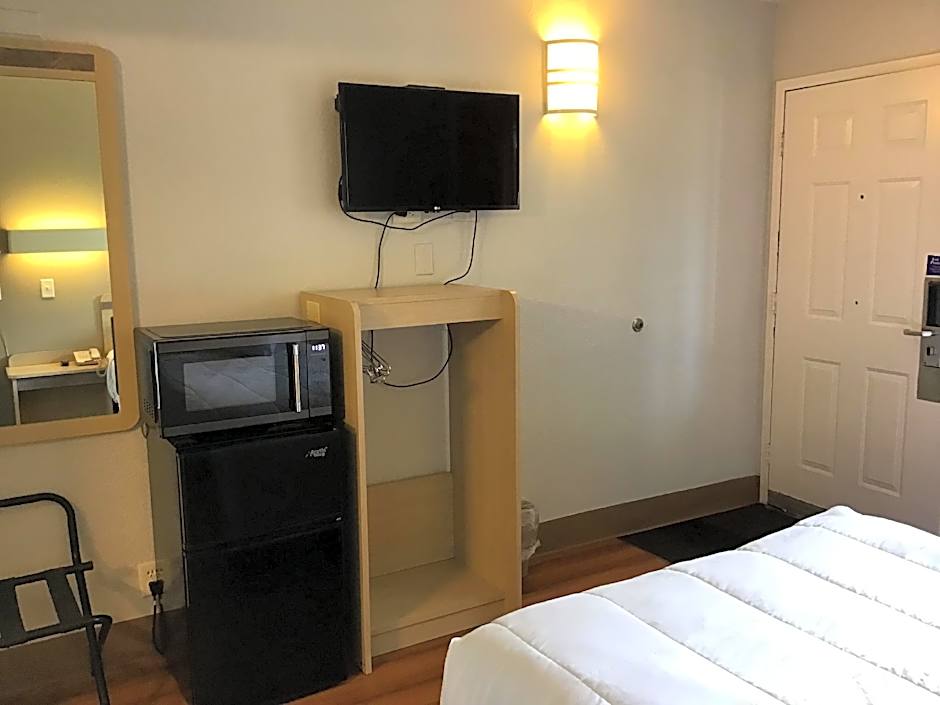 Super 8 by Wyndham Woods Cross - Salt Lake City North