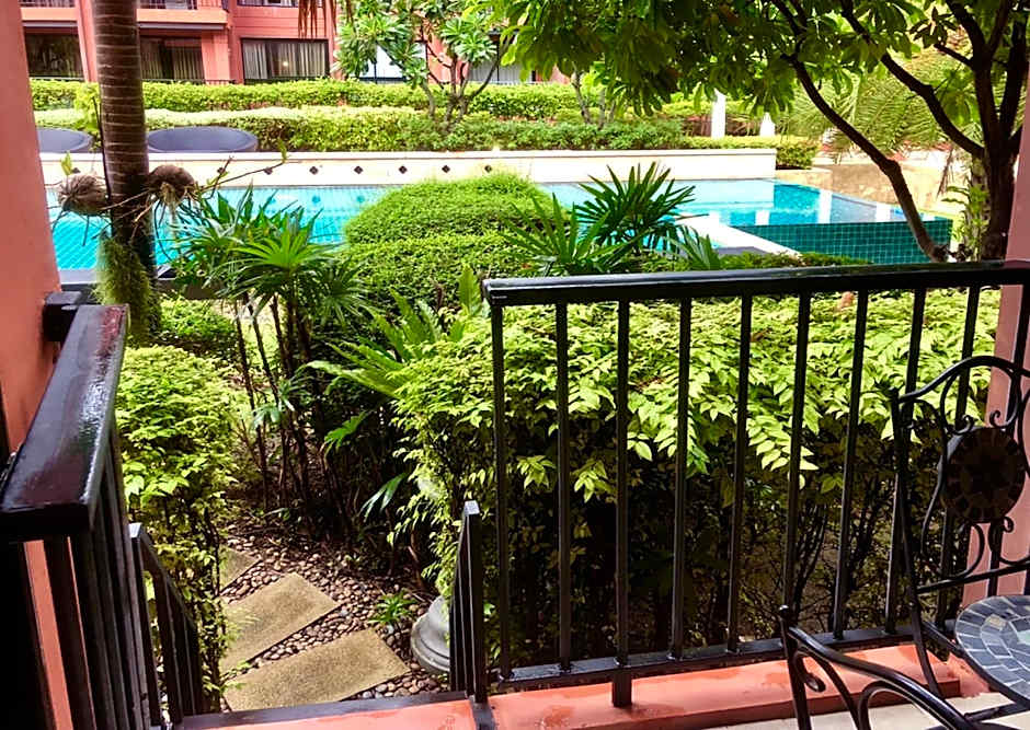 Bluroc Huahin Pool View