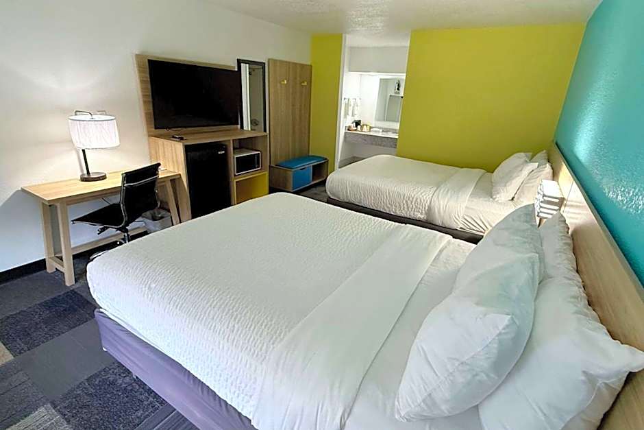 Photo 1 of 4 of 2 Queen Beds