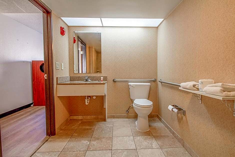 Tulsa Square Hotel Central, I-44 By OYO