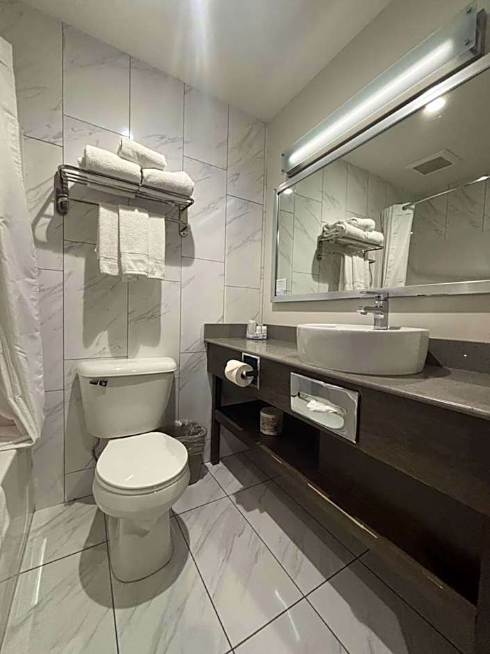 Super 8 by Wyndham Macleod Trail Calgary