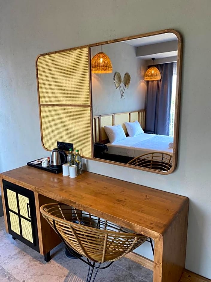 Icon Beach Suites Hotel Sovalye Island