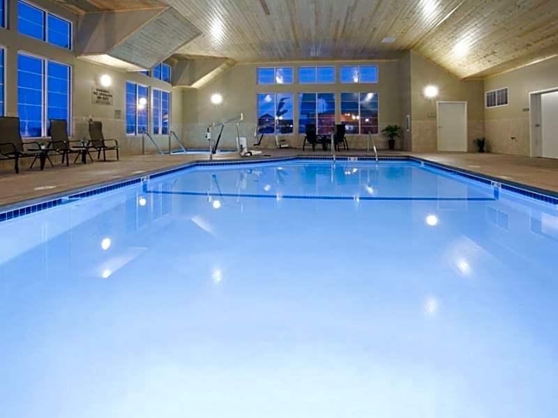 GrandStay Hotel & Suites Thief River Falls