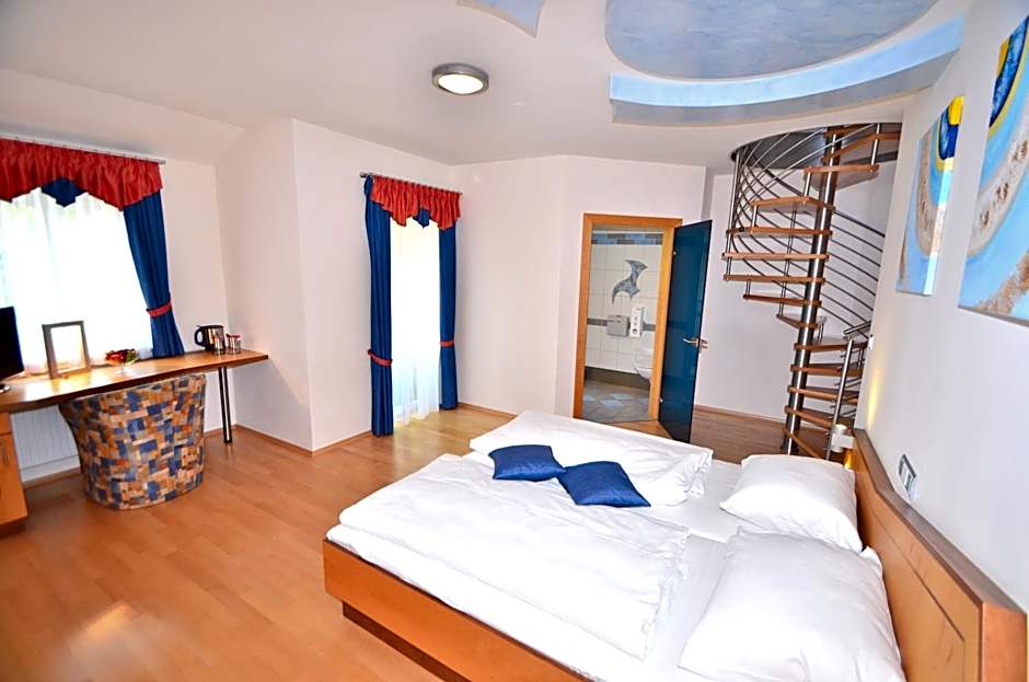 G.H. Knoll "Proellhofer" Cafe Bar Hills