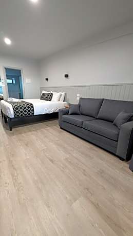 Deluxe King Suite