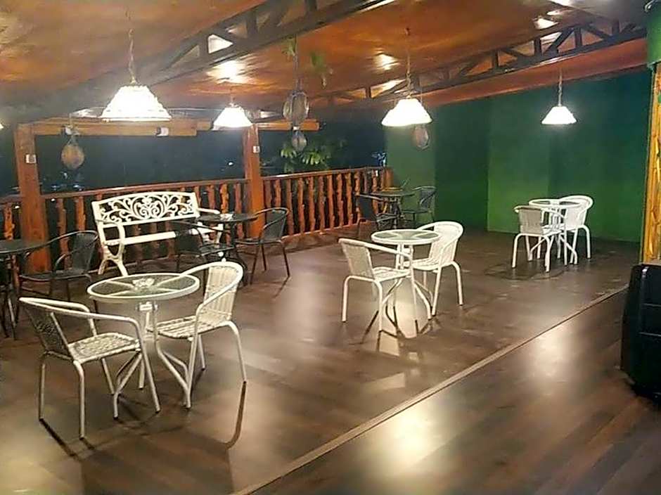 RedDoorz at Hotel Ermashta Jayapura