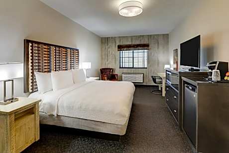 Deluxe King Room