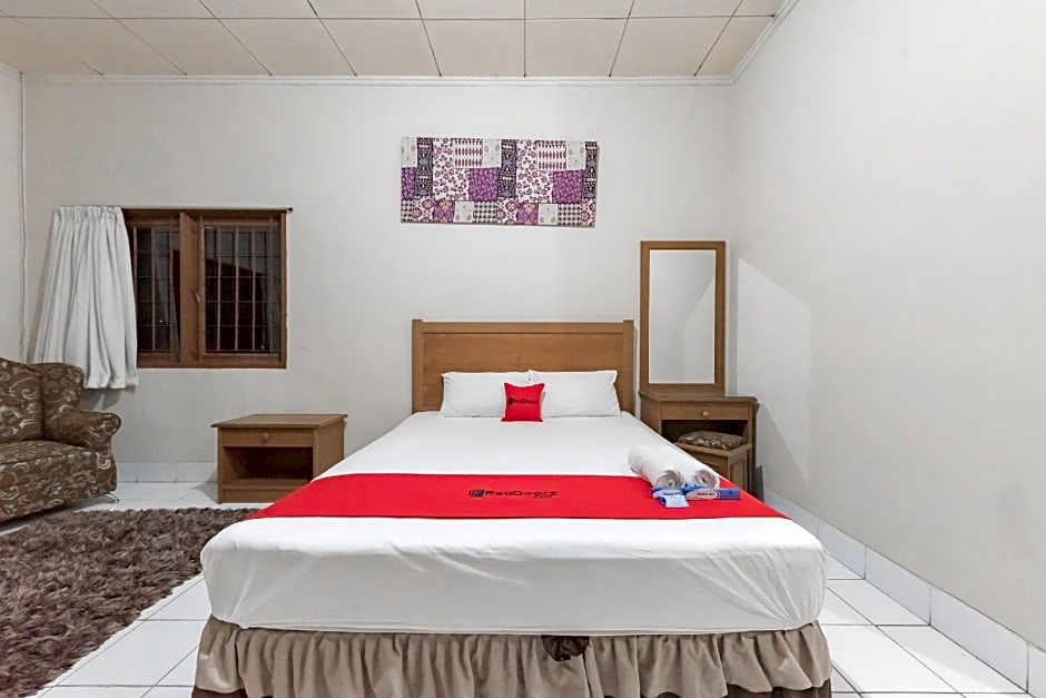 RedDoorz Plus @ Hotel Griya Astoeti