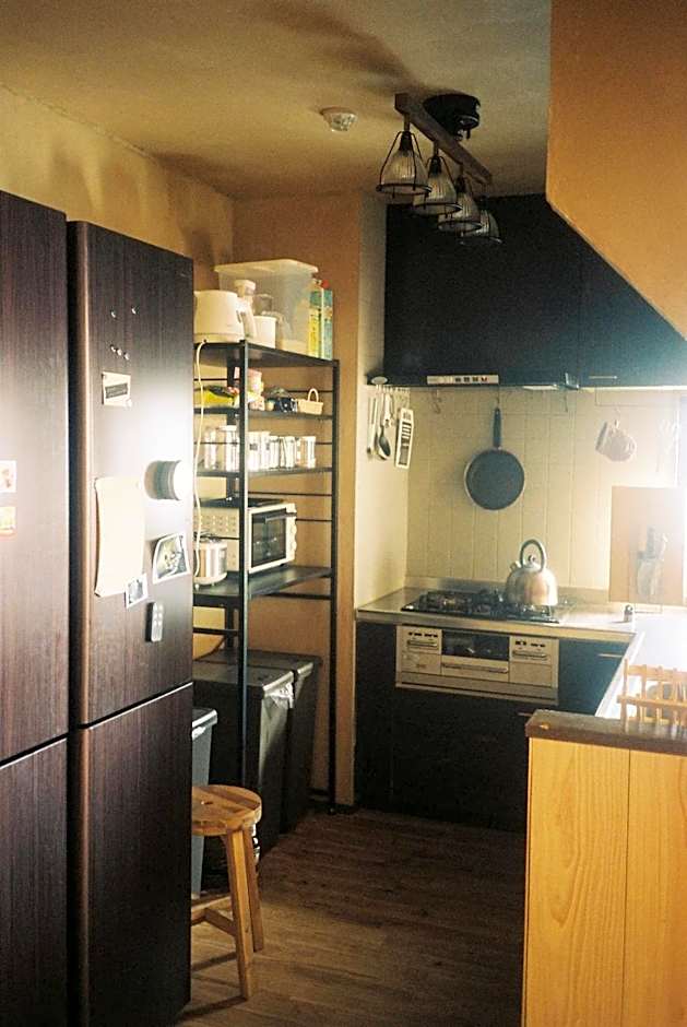 ゲストハウスよるよなか