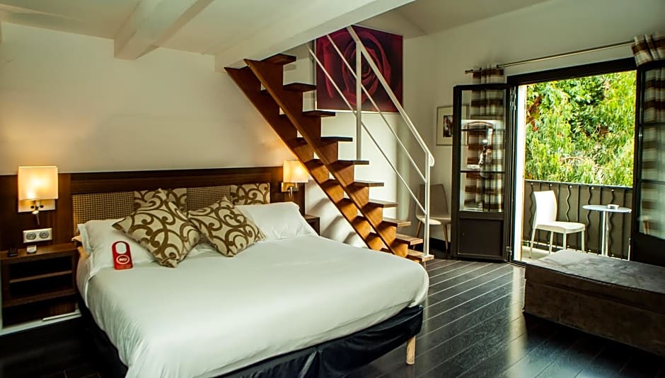 Hotel B Lodge