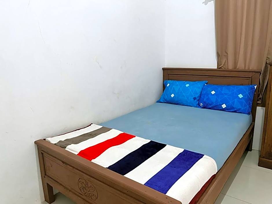 OYO 93784 Kost Bu Eli Syariah