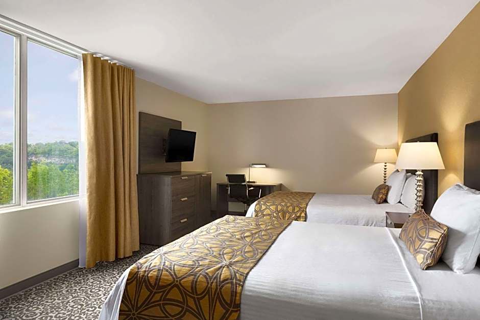 Travelodge by Wyndham Niagara Falls Fallsview