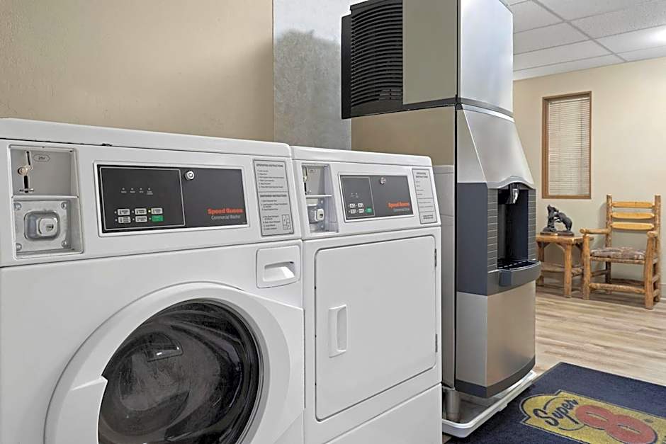 Super 8 by Wyndham Kalispell Glacier National Park