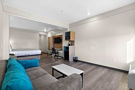 Deluxe King Room - Non-Smoking