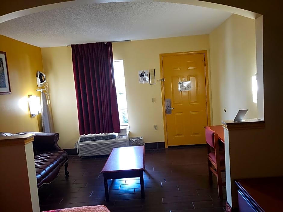 Days Inn & Suites by Wyndham Tuscaloosa - Univ. of Alabama