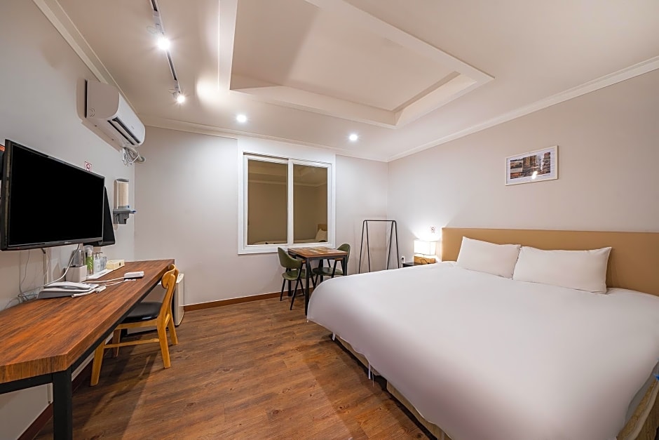 Check Inn Hotel