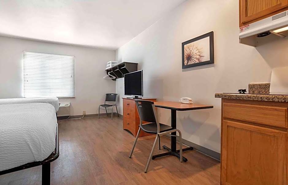 Extended Stay America Select Suites - Pensacola - Northeast