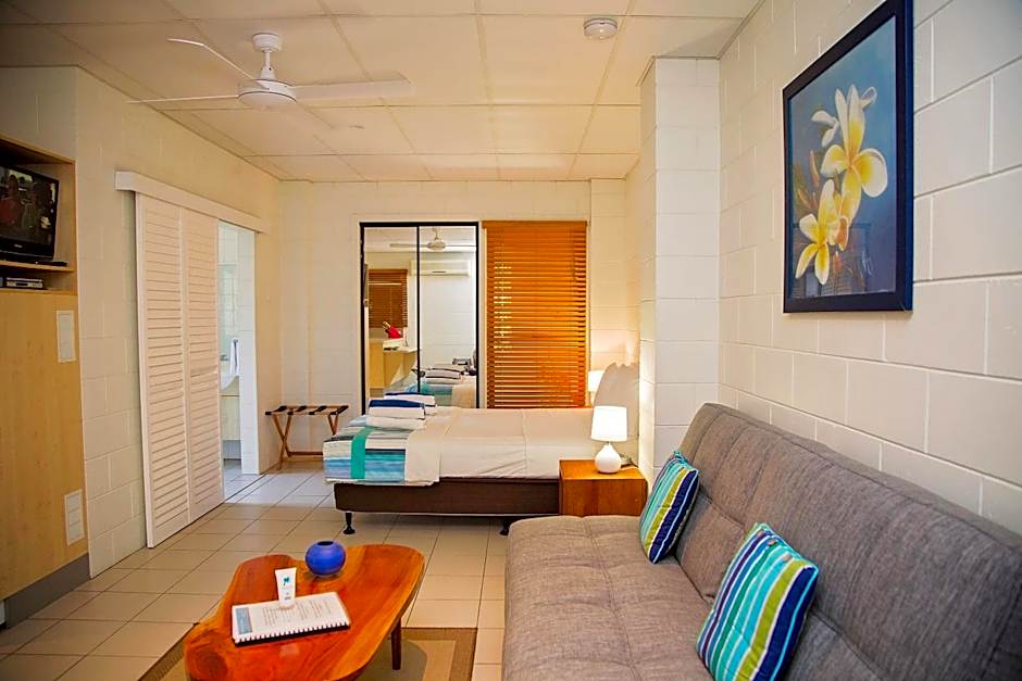 Apollo Jewel Beachfront Apartments