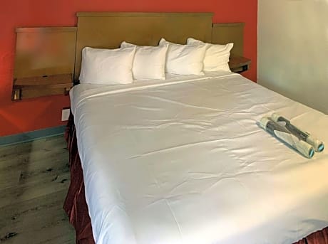 Standard King Room - Non-Smoking