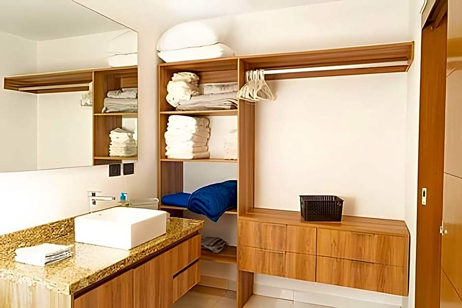 Monyxbnb at Zoho Skies